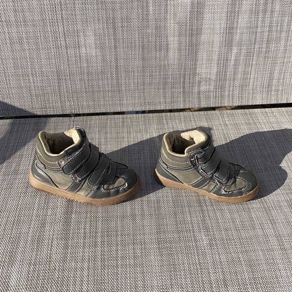 Easy wear  velcro baby/toddler shoes! - Picture 4 of 7